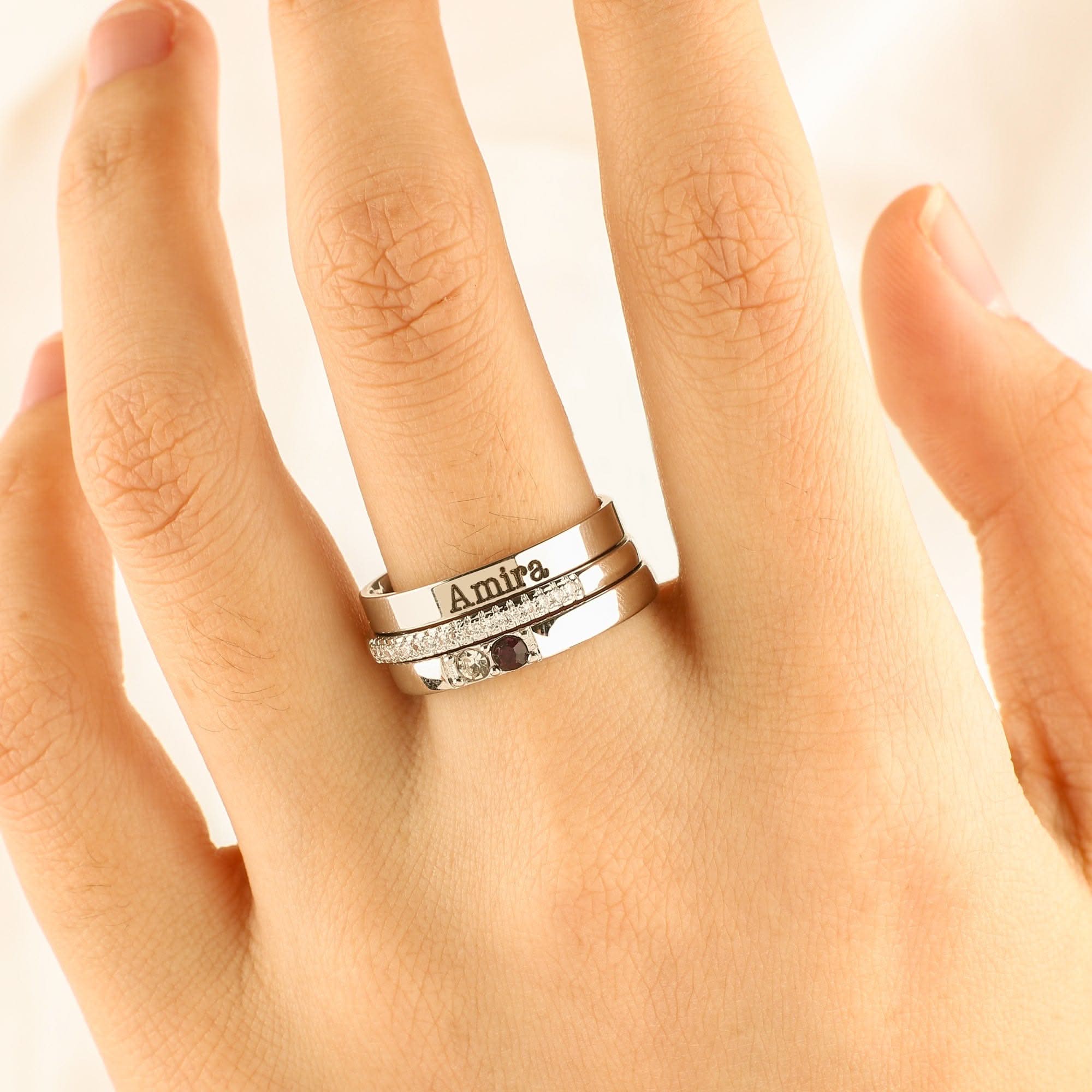 Anillos apilables personalizados con nombre y piedras de nacimiento