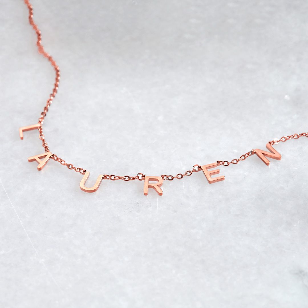 Collar con nombre y letra personalizado