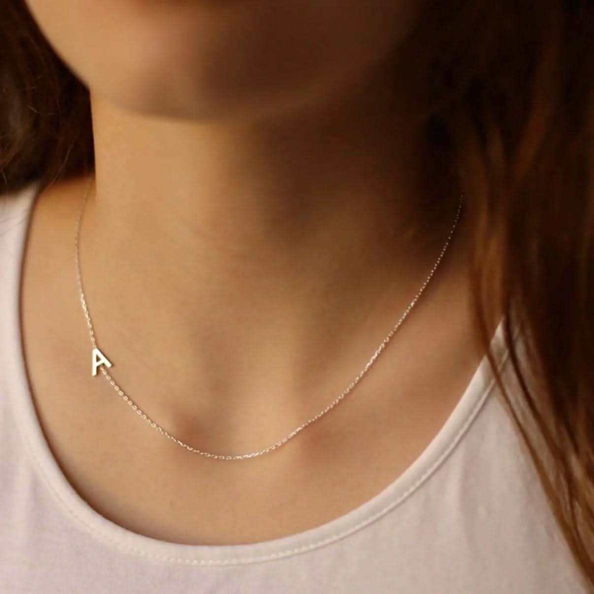 Collar personalizado con iniciales de lado