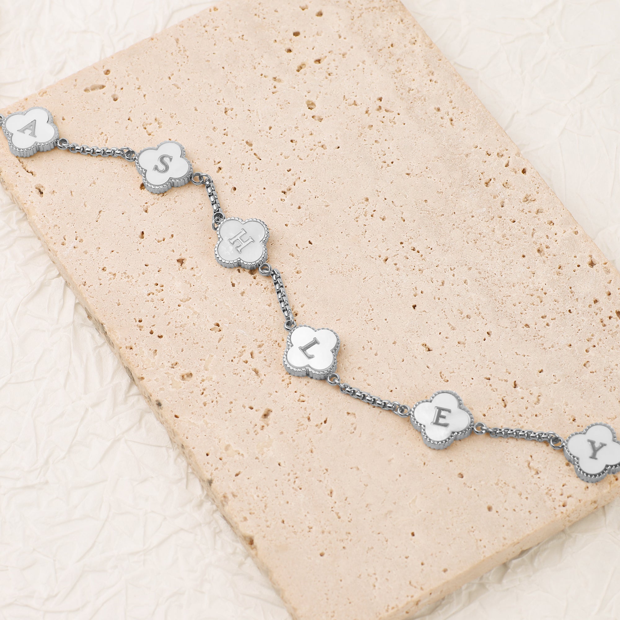 Collar con nombre personalizado Clover