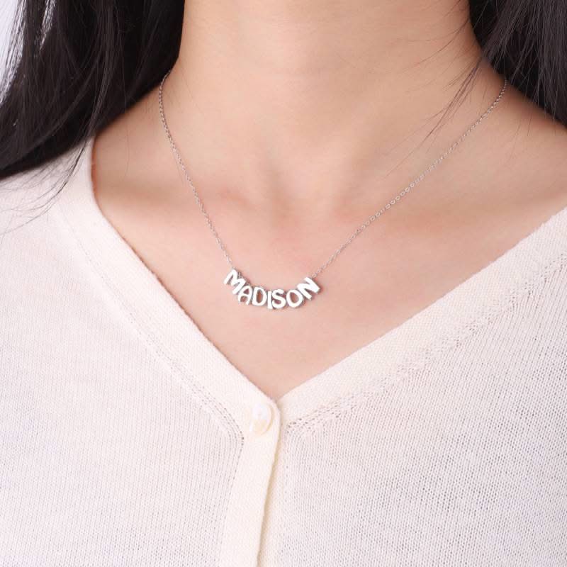 Collar con nombre de burbuja