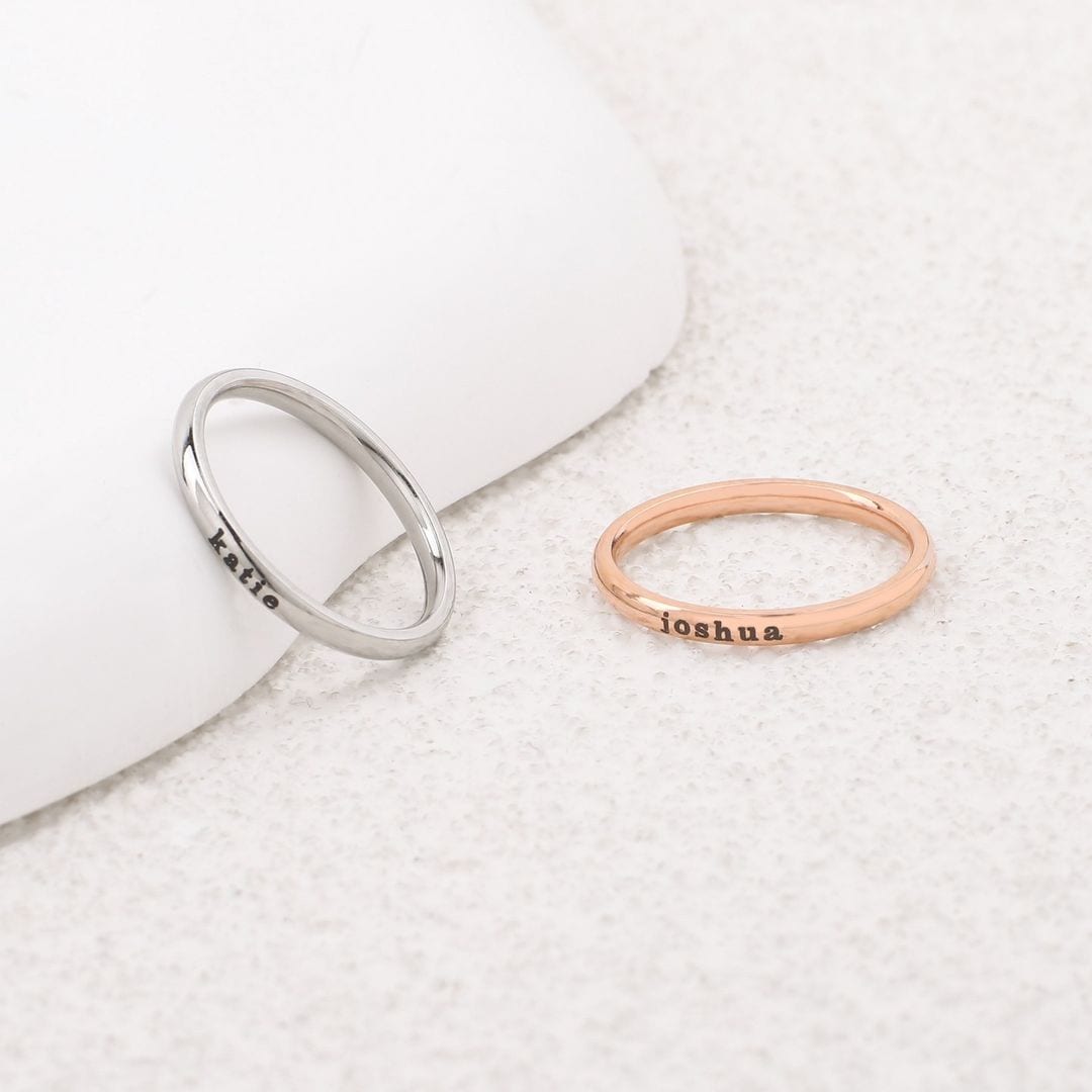 Los anillos con nombre son compactos y apilables