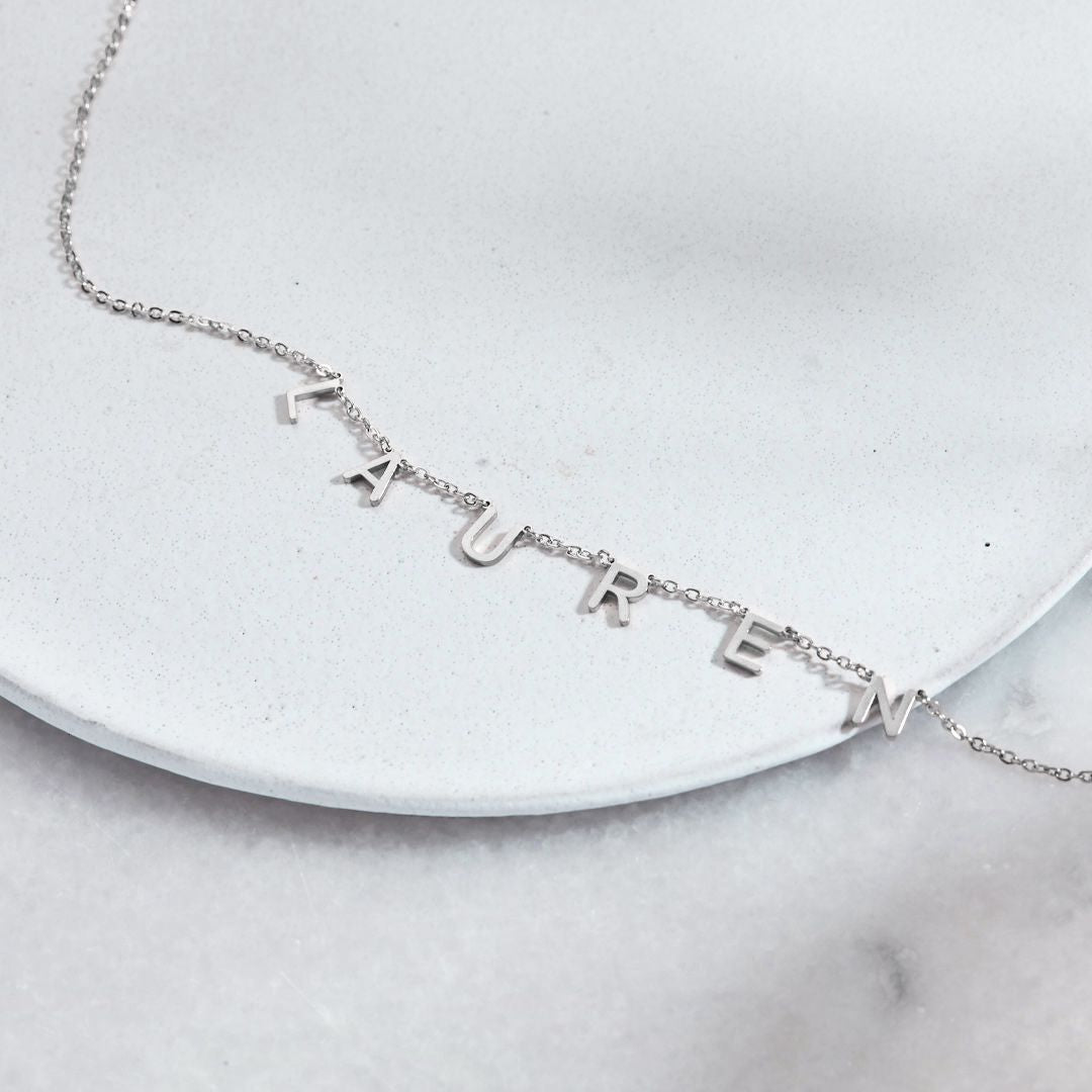 Collar con nombre y letra personalizado