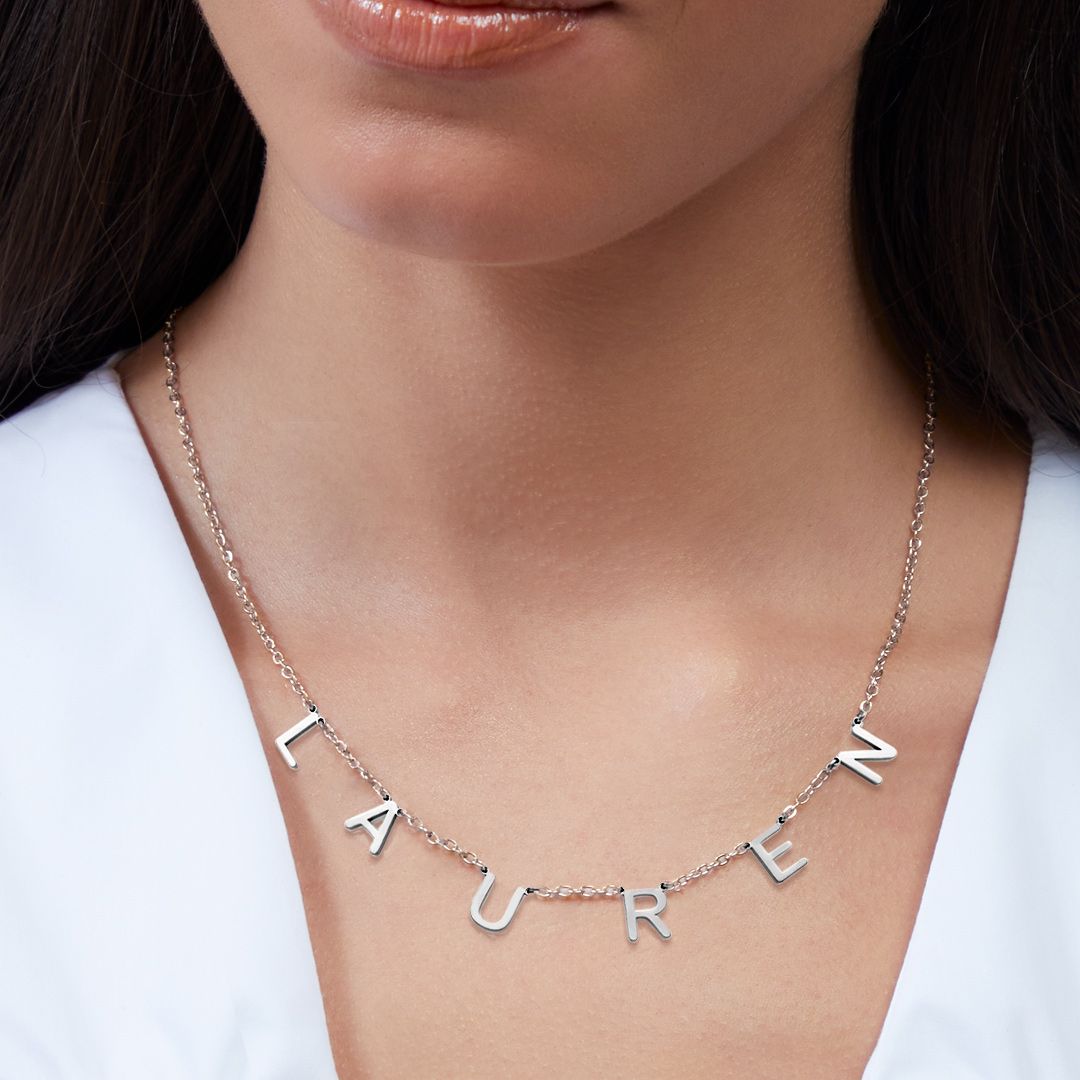 Collar con nombre y letra personalizado