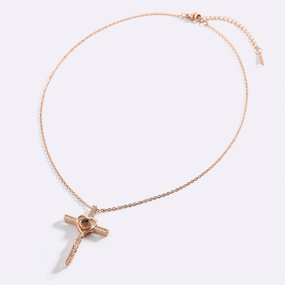 Collar con foto de corazón y cruz