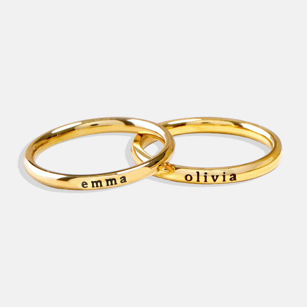 Los anillos con nombre son compactos y apilables