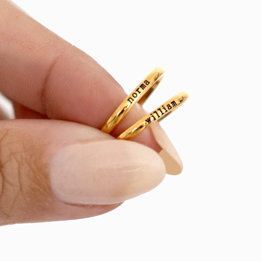 Los anillos con nombre son compactos y apilables