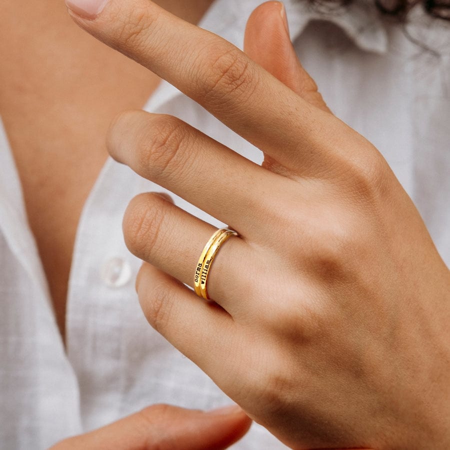 Los anillos con nombre son compactos y apilables