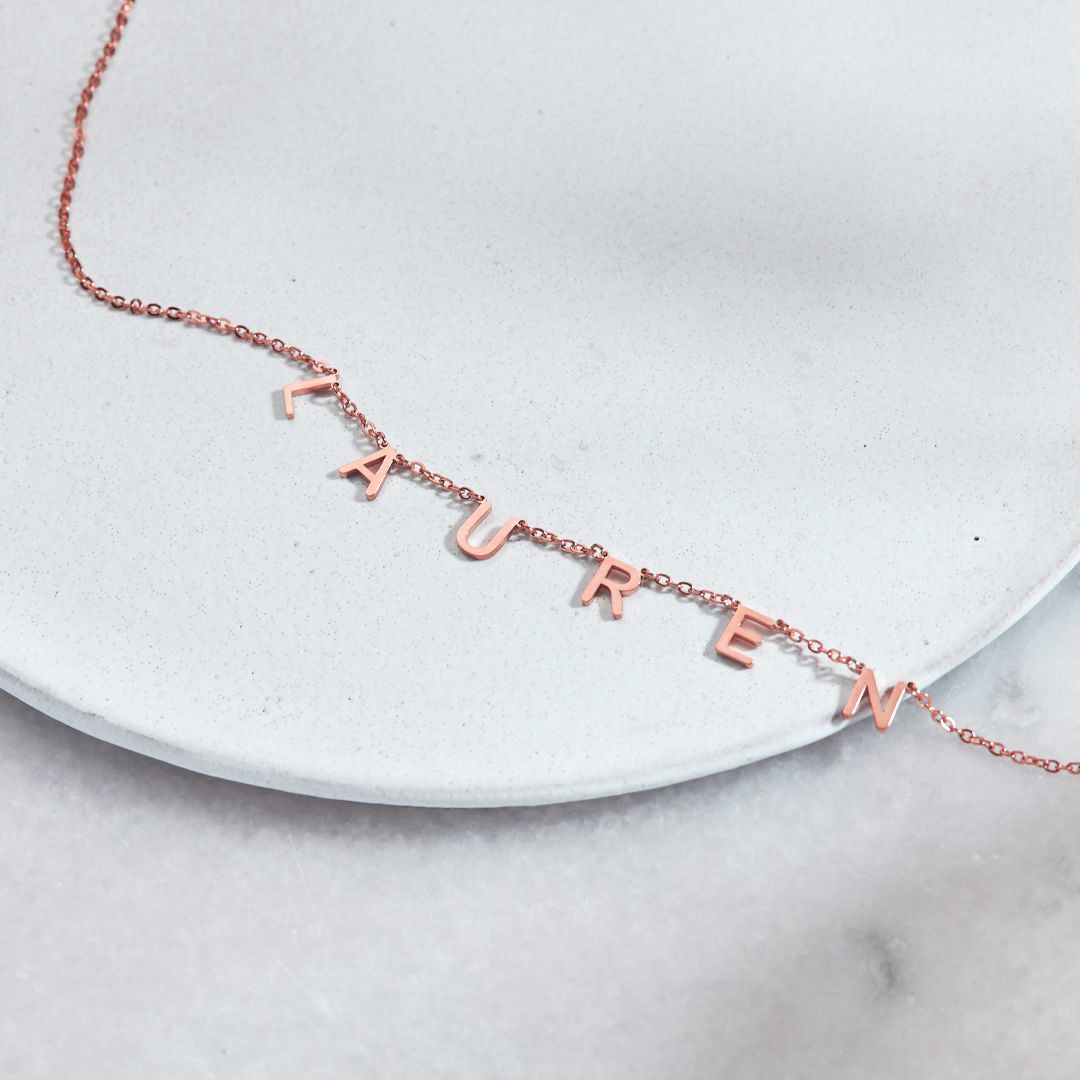 Collar con nombre y letra personalizado