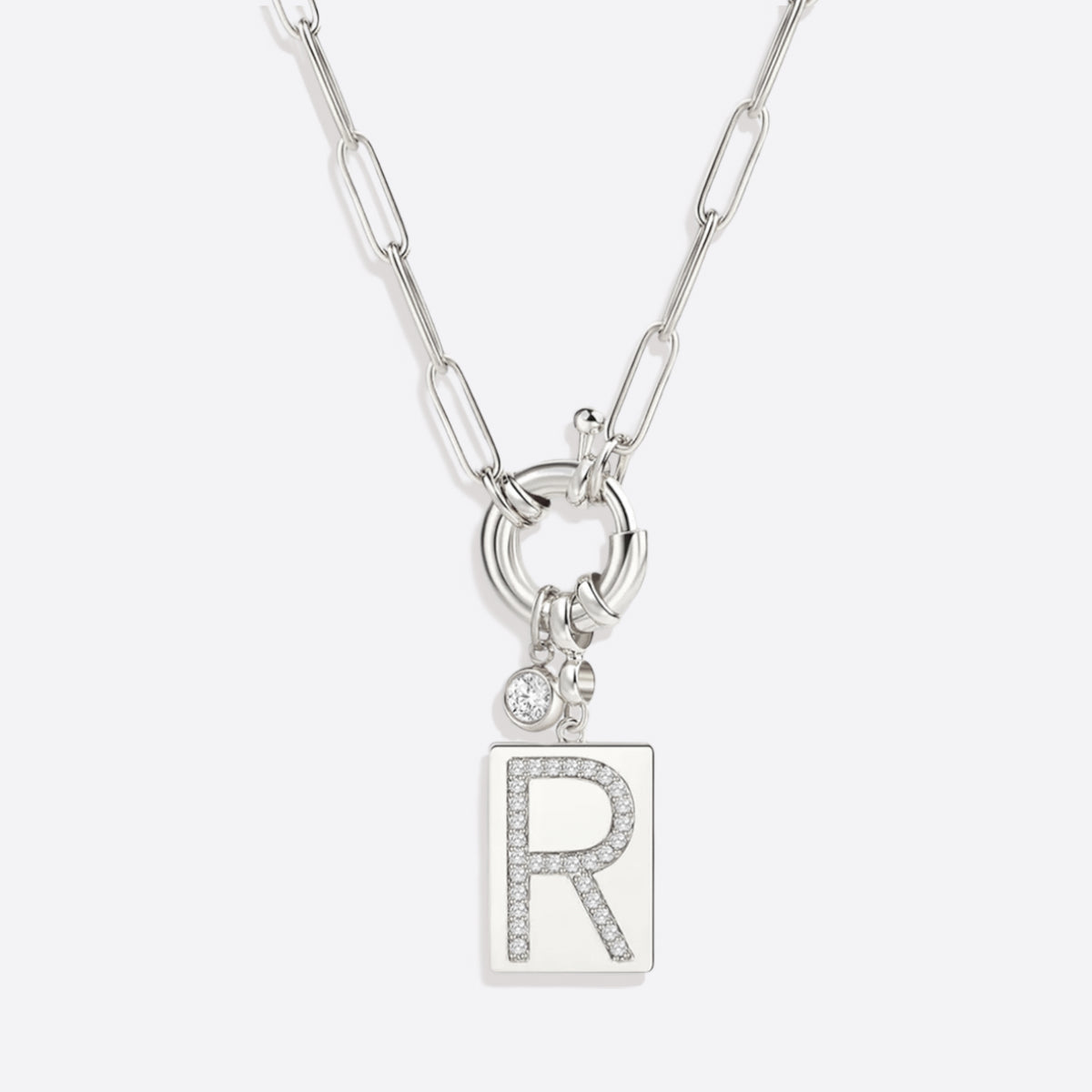 Collar con colgante de inicial pavé y cadena con clip