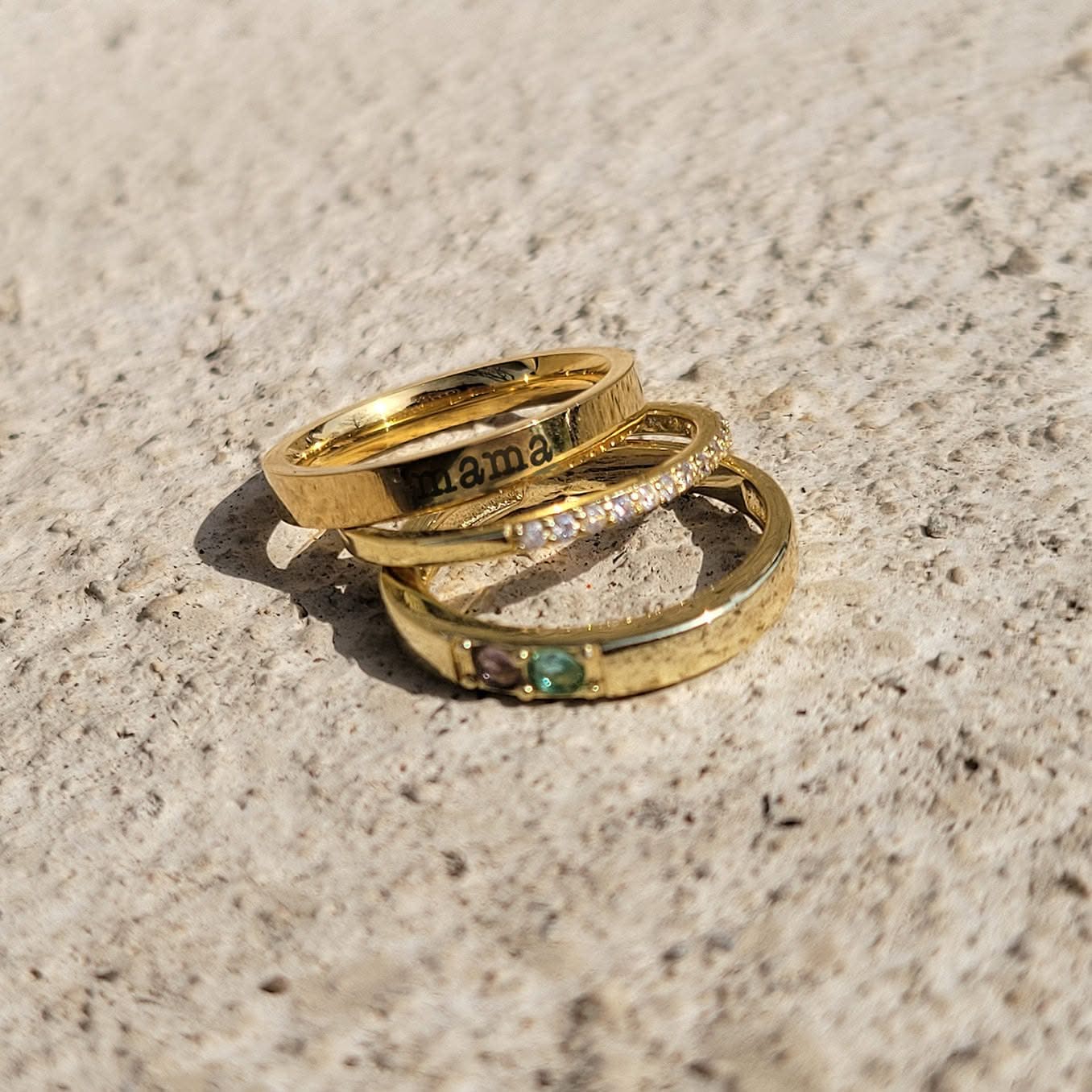 Anillos apilables personalizados con nombre y piedras de nacimiento