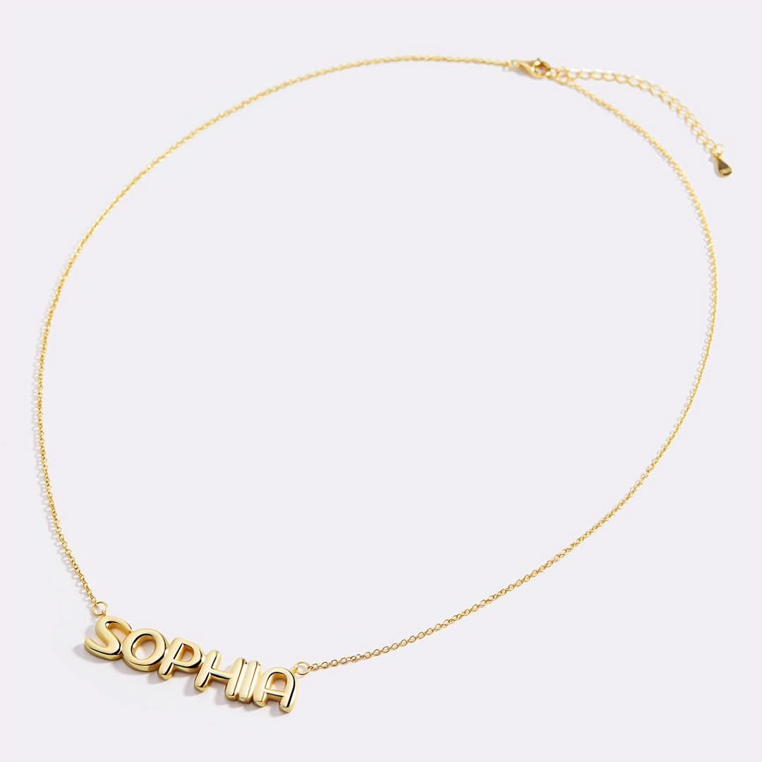 Collar con nombre y globo