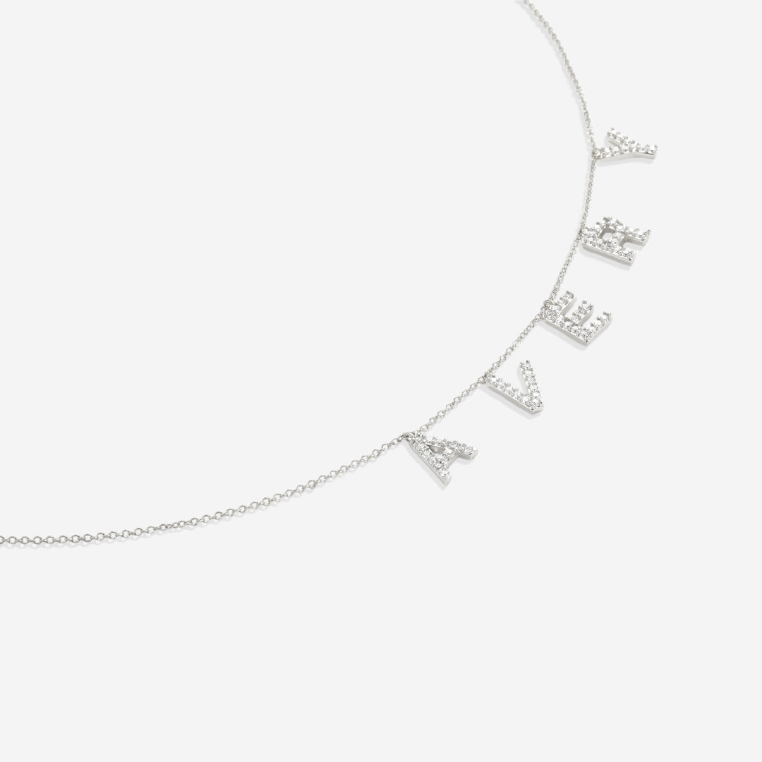 Collar con nombre y letra en bloque