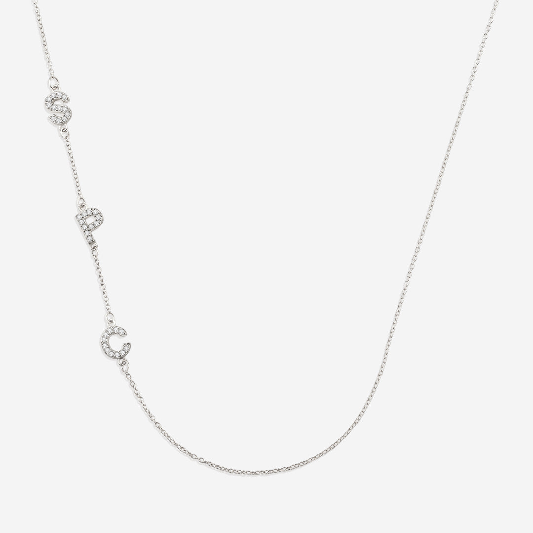 Collar con iniciales pavé de lado