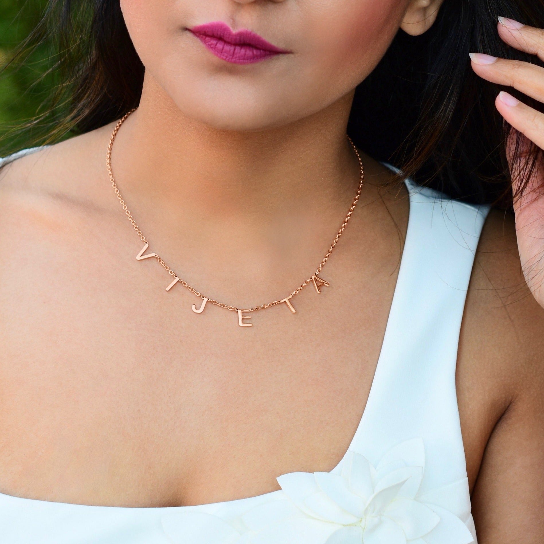 Collar con nombre y letra personalizado