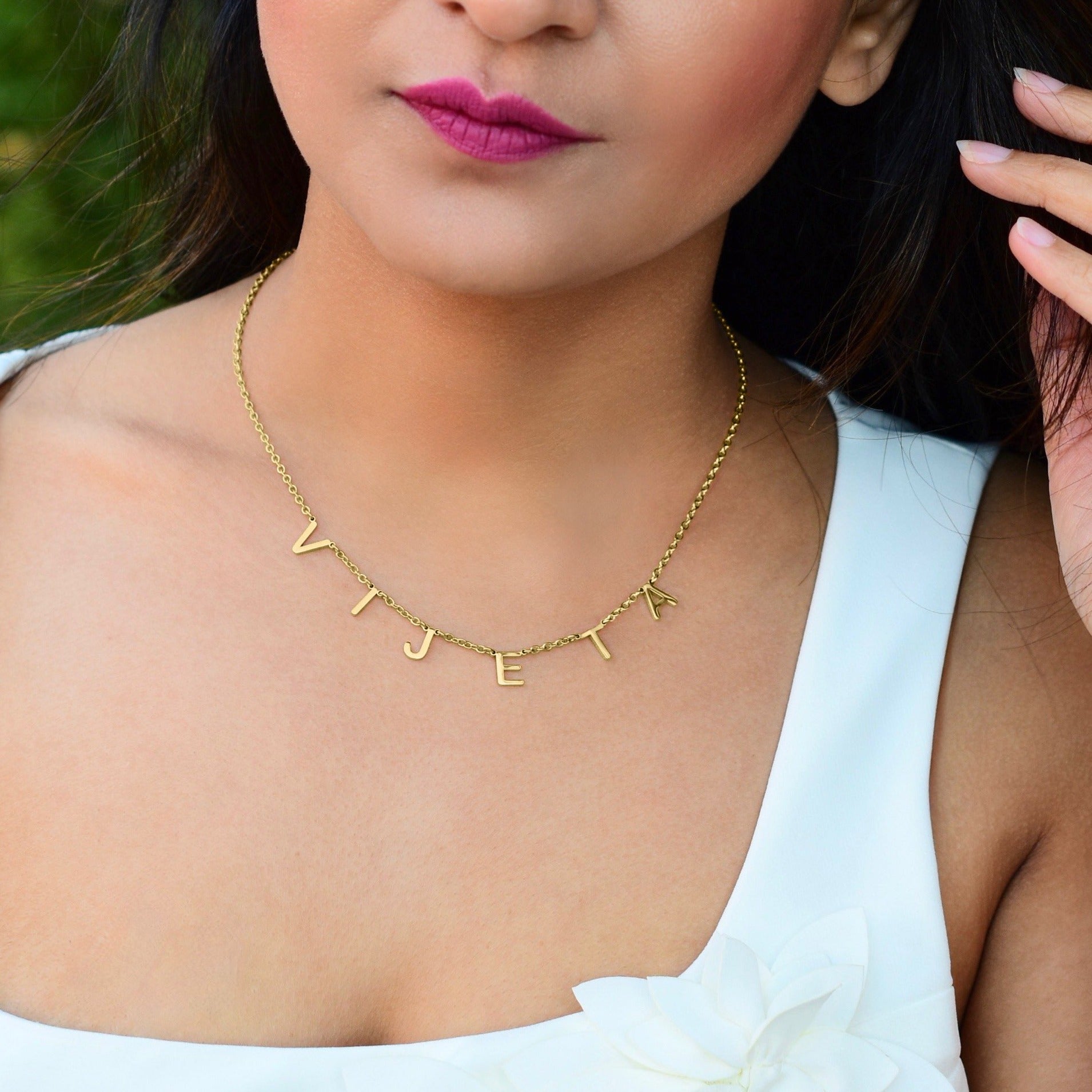 Collar con nombre y letra personalizado