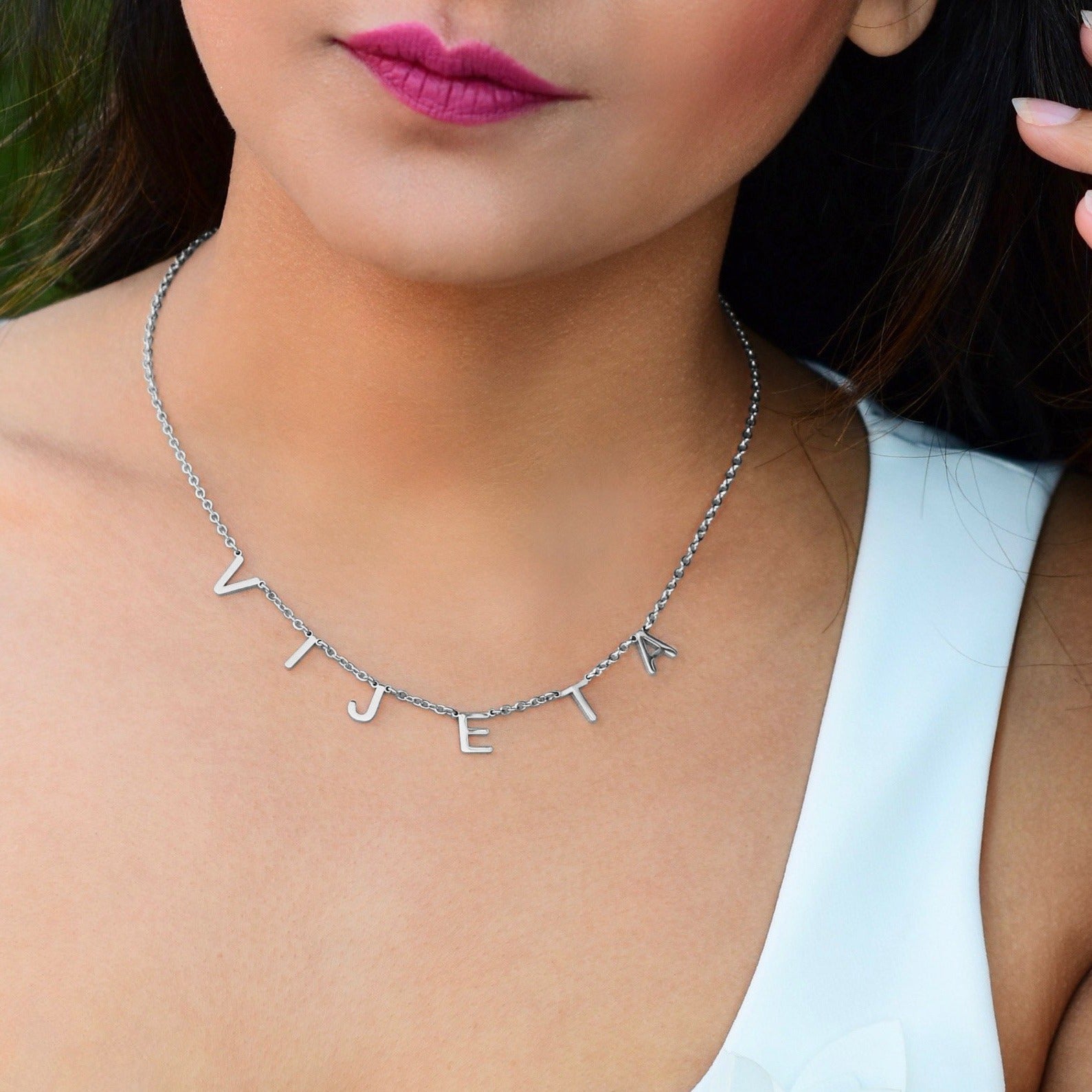 Collar con nombre y letra personalizado