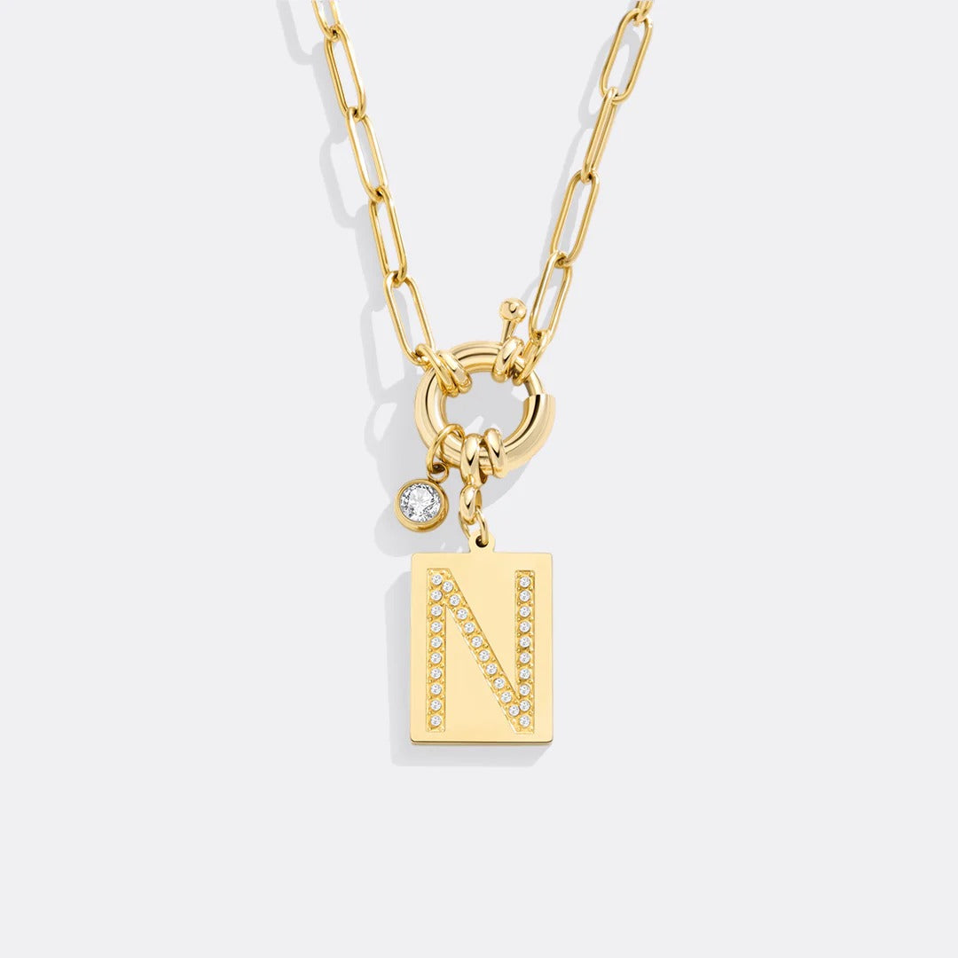 Collar con colgante de iniciales y cadena de clip