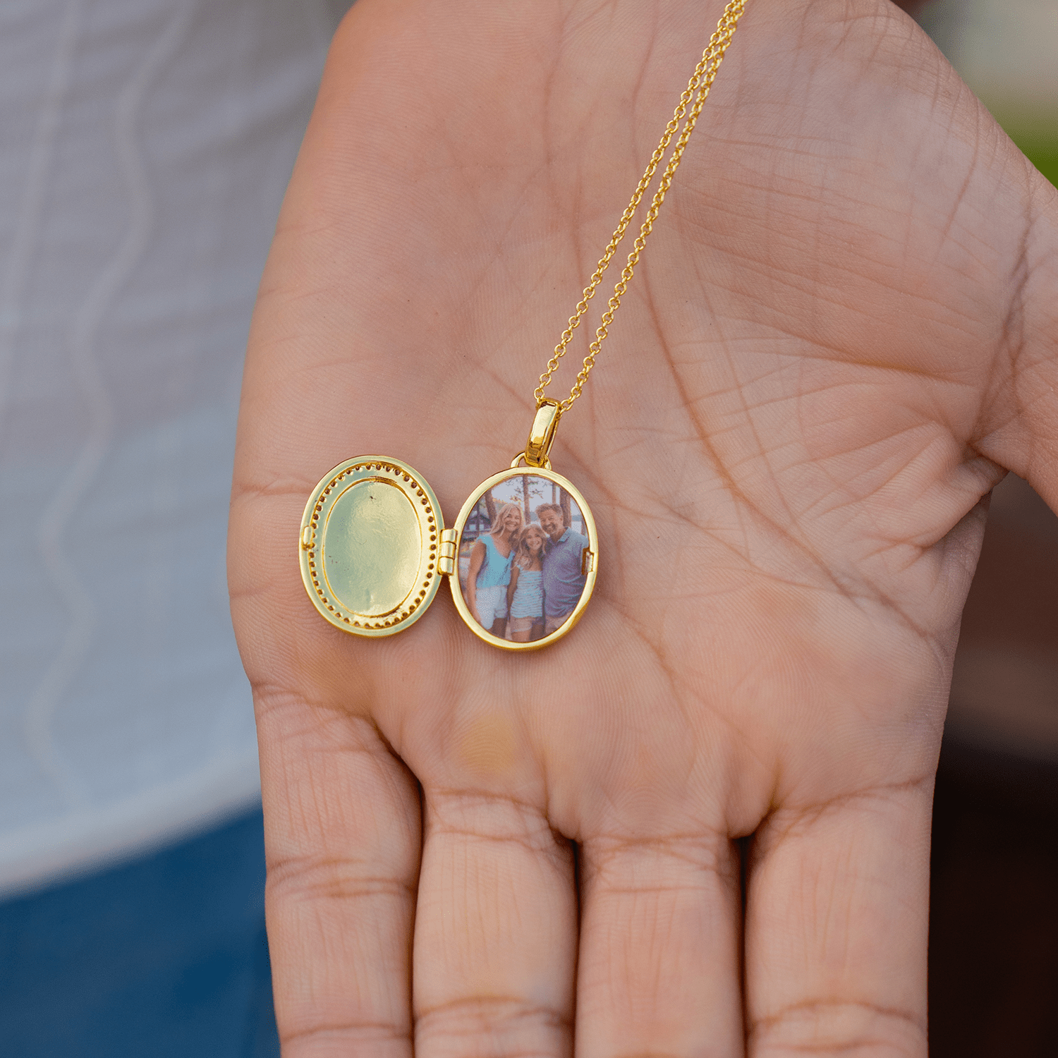 Collar con medallón ovalado personalizado