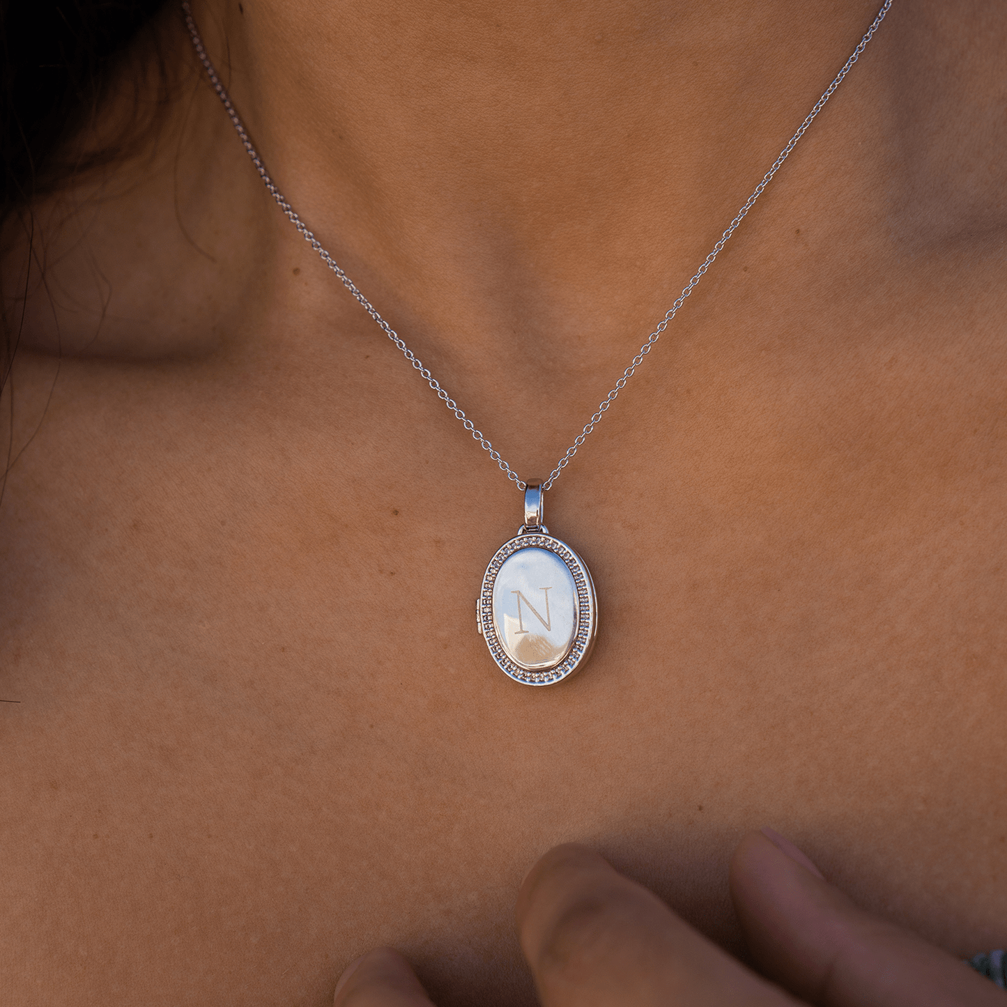 Collar con medallón ovalado personalizado