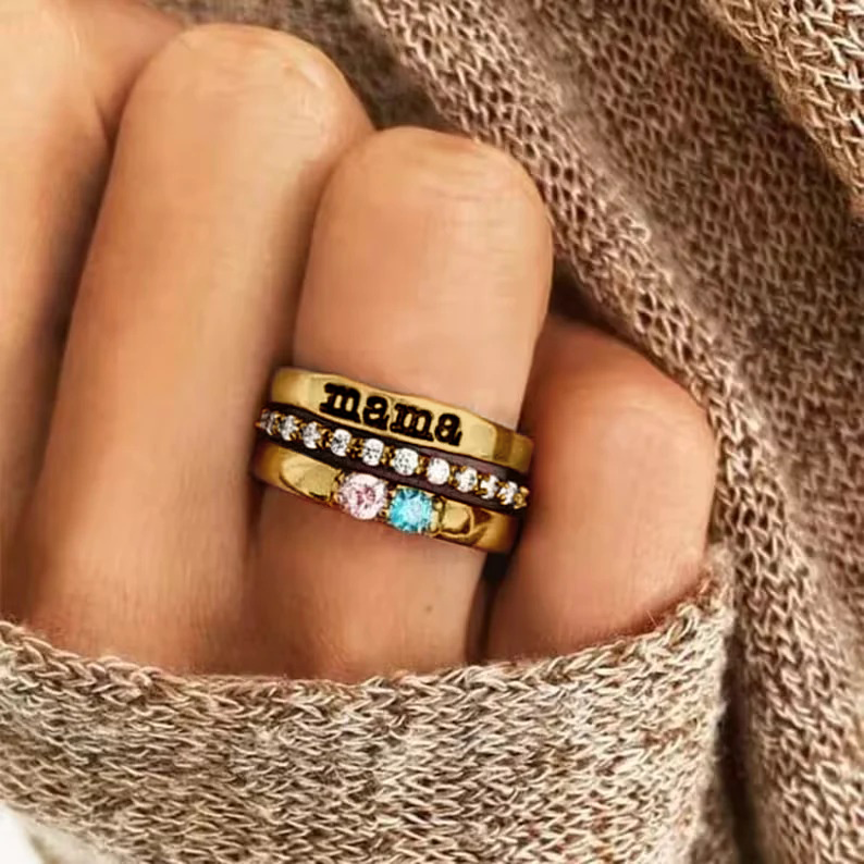 Anillos apilables personalizados con nombre y piedras de nacimiento