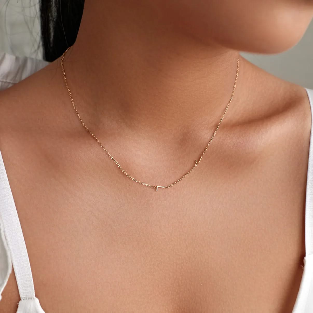 Collar personalizado con iniciales de lado