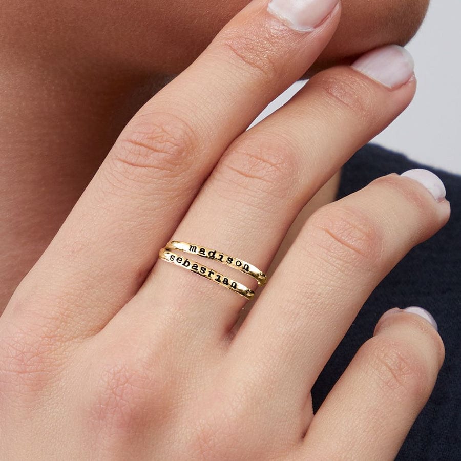 Los anillos con nombre son compactos y apilables