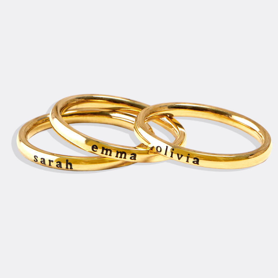 Los anillos con nombre son compactos y apilables