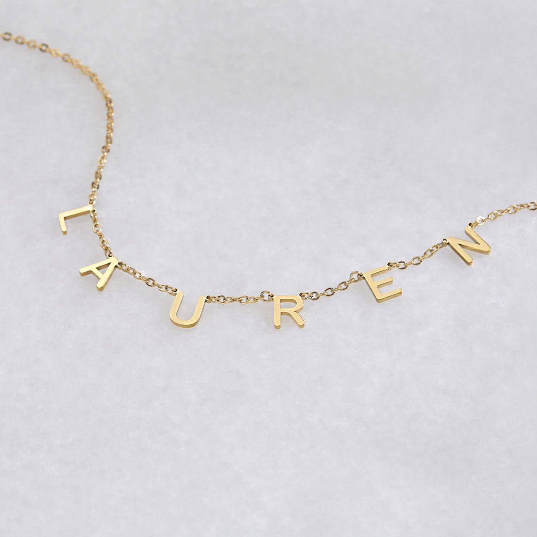 Collar con nombre y letra personalizado