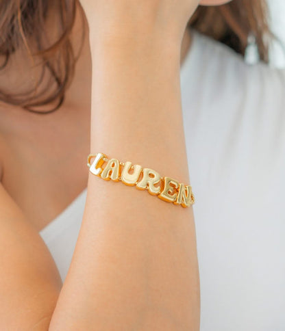 Pulsera con nombre de cadena ajustable Groovy
