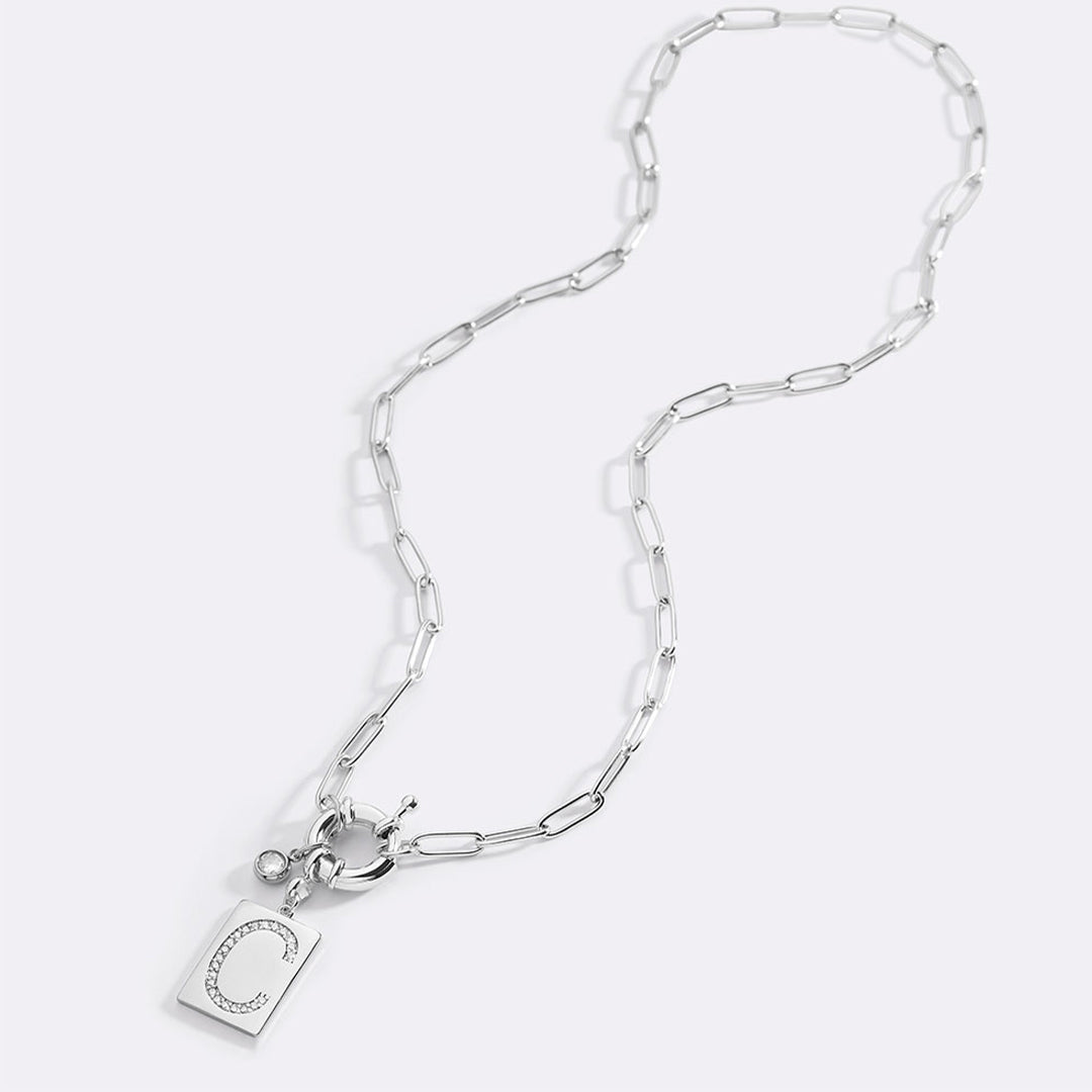 Collar con colgante de inicial pavé y cadena con clip