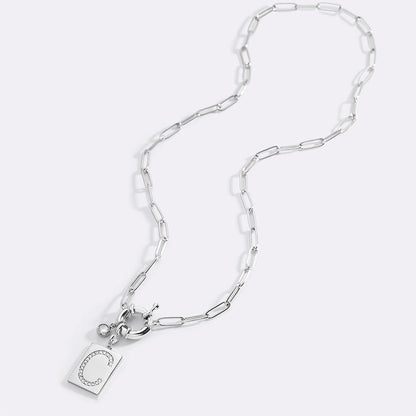 Collar con colgante de inicial pavé y cadena con clip