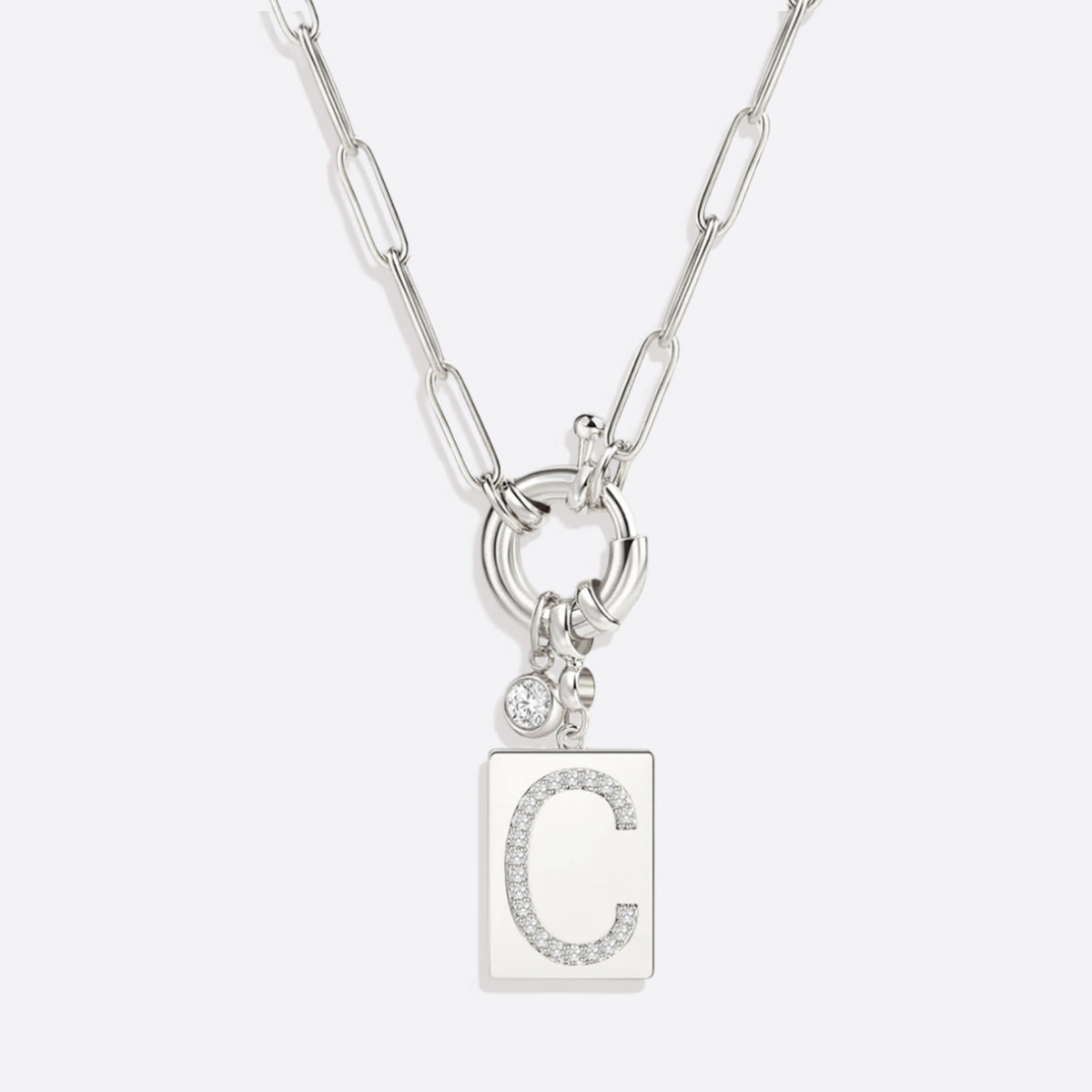 Collar con colgante de inicial pavé y cadena con clip