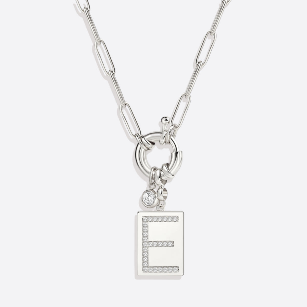 Collar con colgante de inicial pavé y cadena con clip