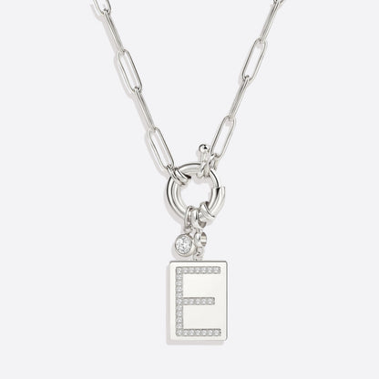 Collar con colgante de inicial pavé y cadena con clip