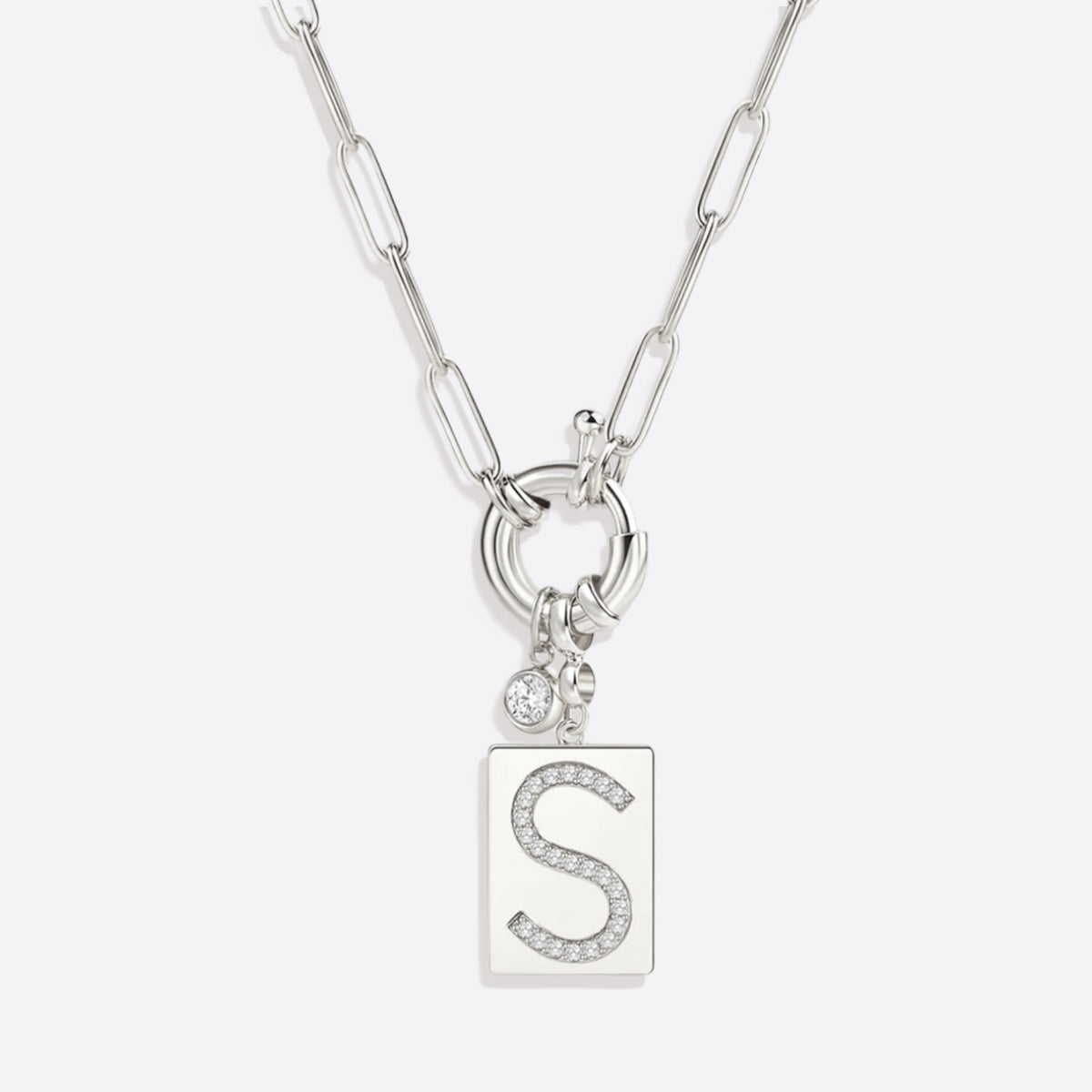Collar con colgante de inicial pavé y cadena con clip