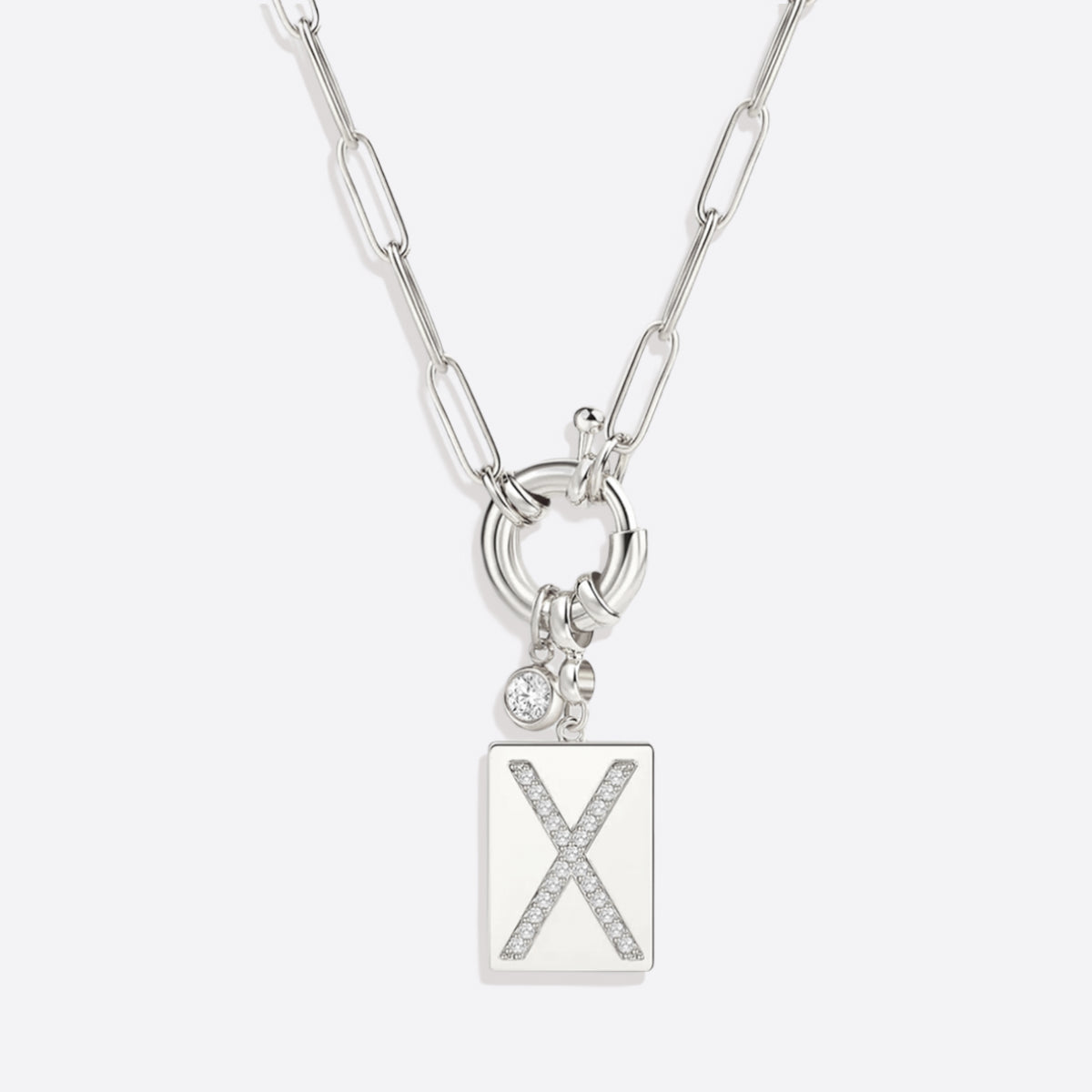 Collar con colgante de inicial pavé y cadena con clip
