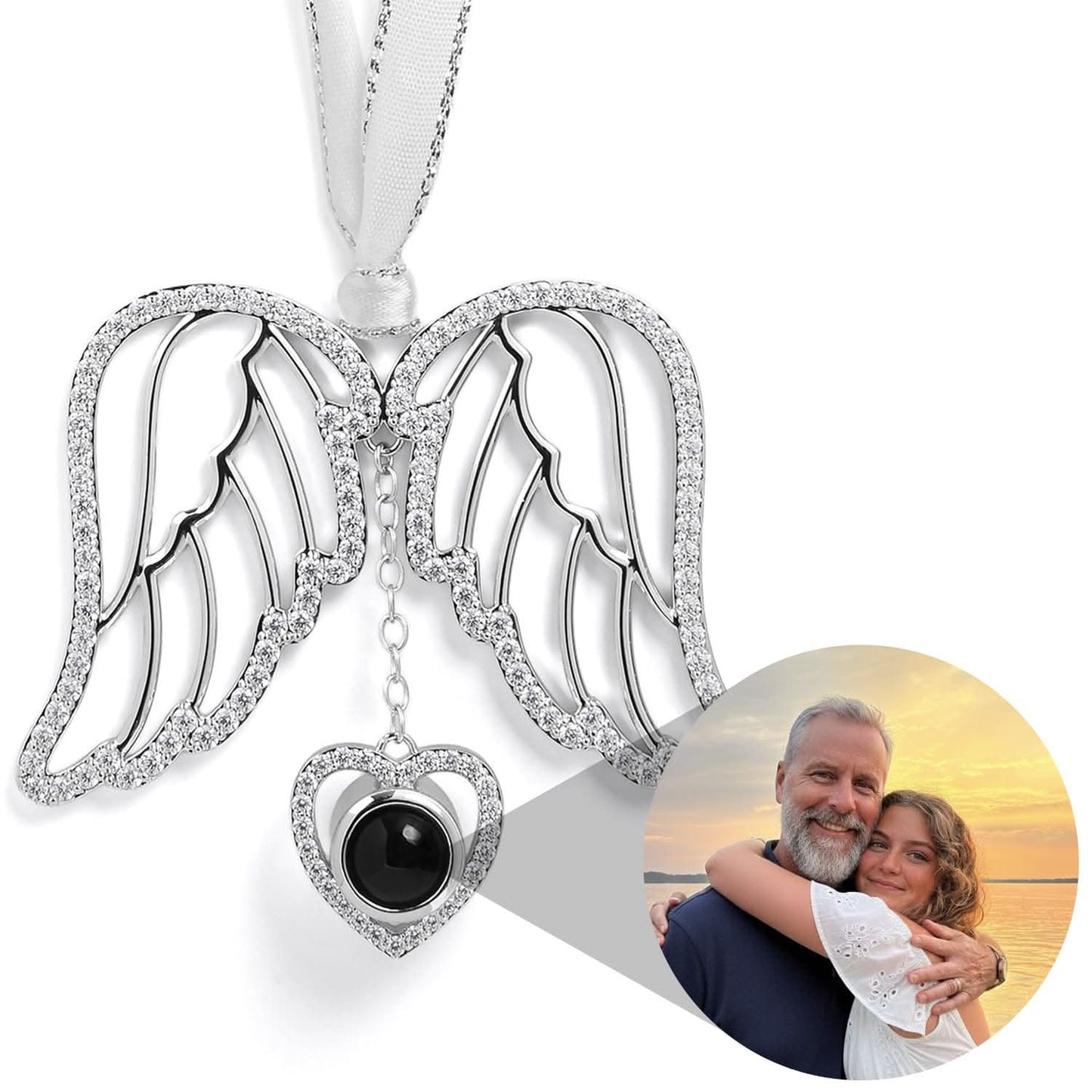 Adorno fotográfico personalizado en forma de corazón y ala de ángel.
