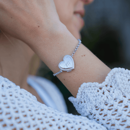 Pulsera con medallón de corazón personalizado