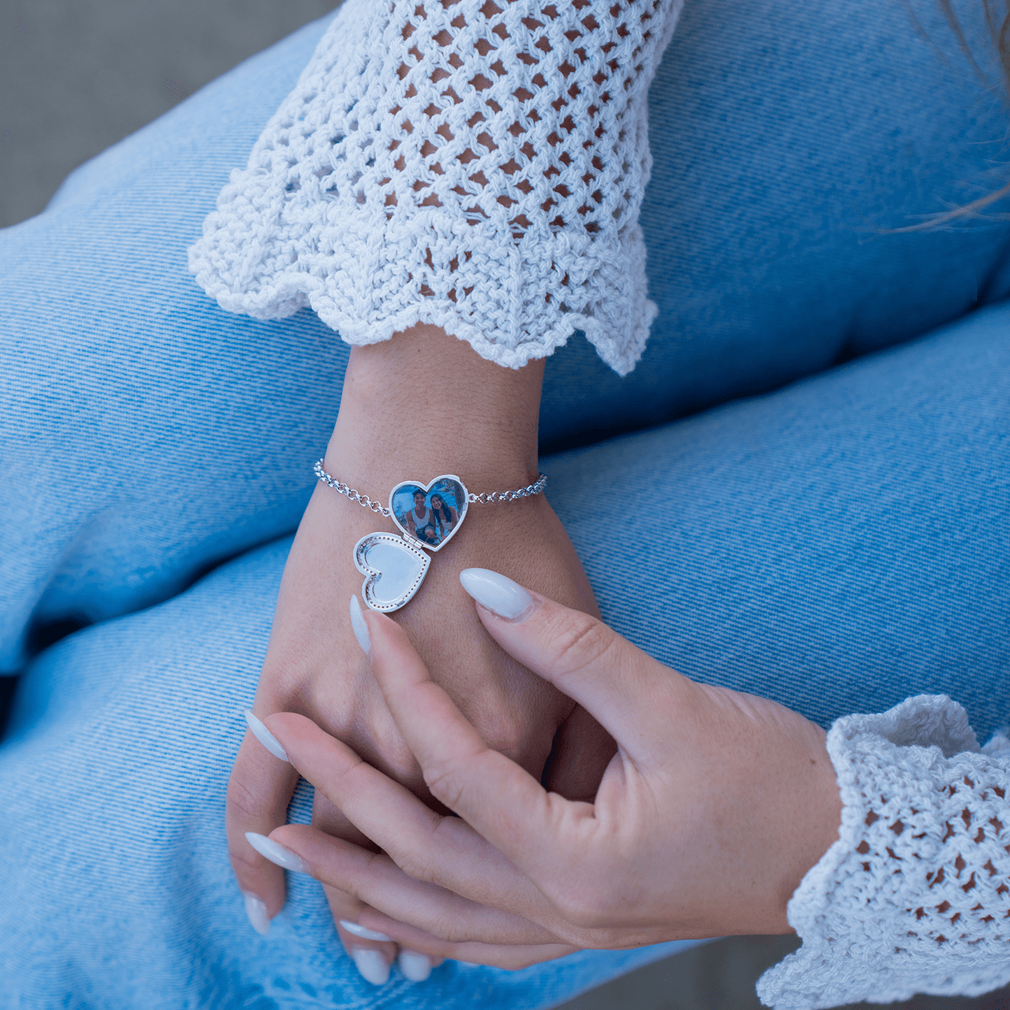 Pulsera con medallón de corazón personalizado