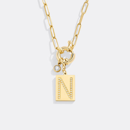 Collar con colgante de iniciales y cadena de clip
