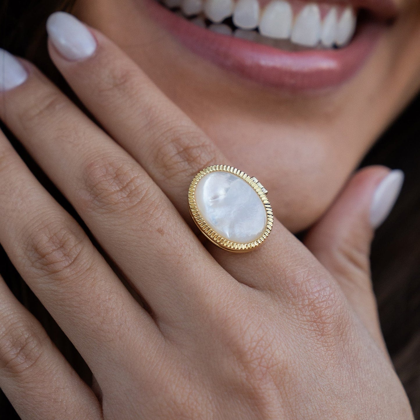 Anillo medallón de nácar personalizado