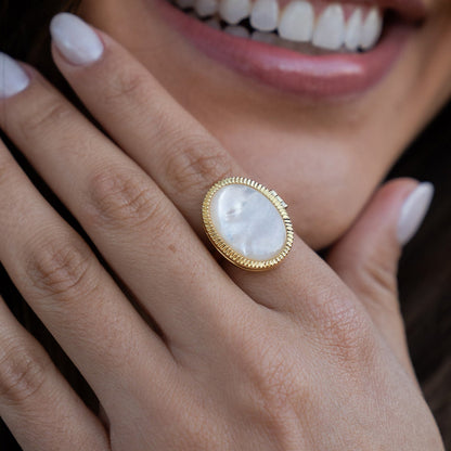 Anillo medallón de nácar personalizado
